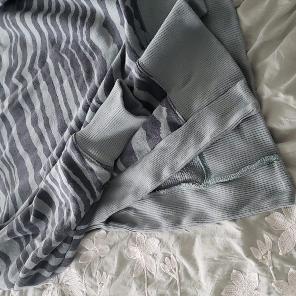 Aerie Beach crew sweatshirt - Picture 3 of 3